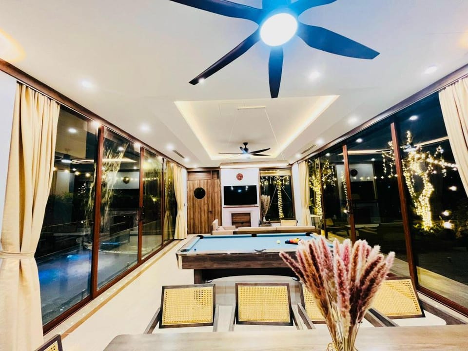 Villa 6 Phòng ngủ, bể bơi nước ấm, khuôn viên 500m Villa in Laos