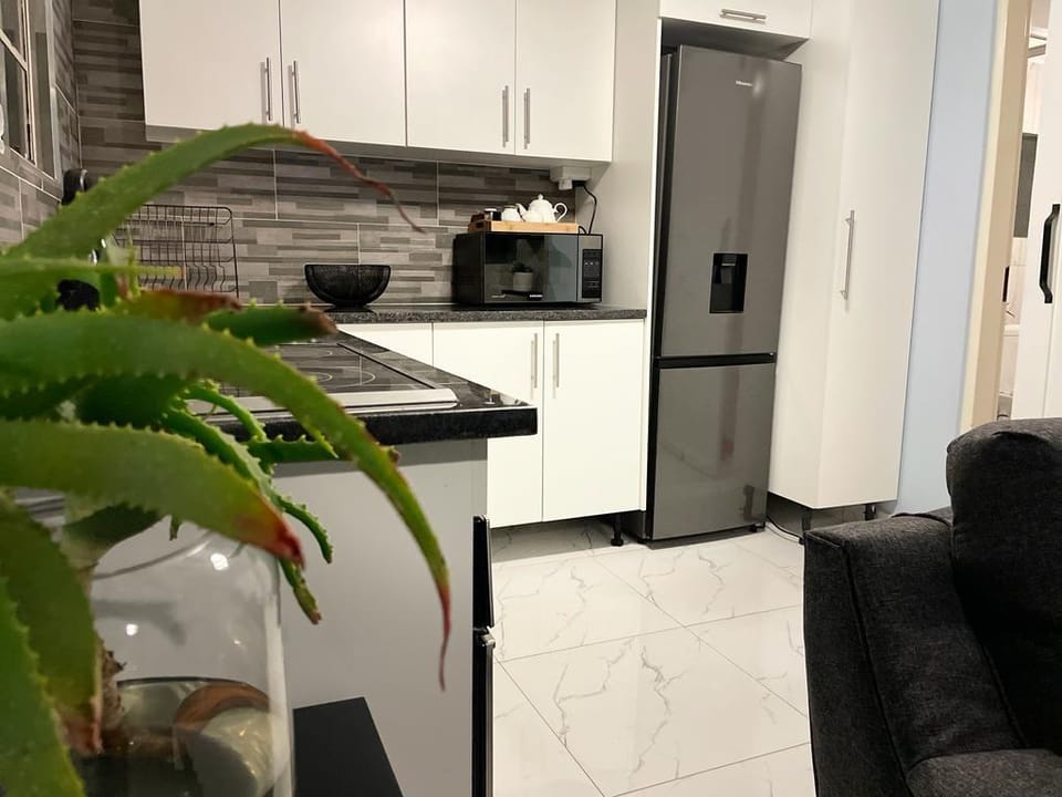 A Cozy, Peaceful 1 bed Apartment, Inverter backup Apartment in Sandton
