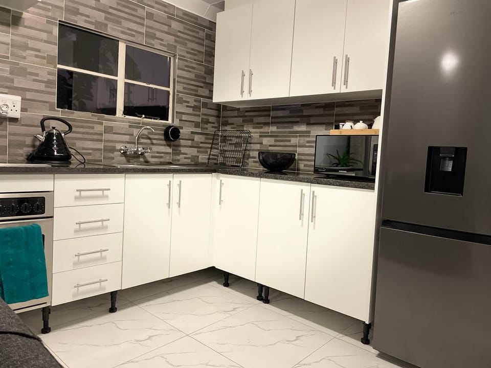 A Cozy, Peaceful 1 bed Apartment, Inverter backup Apartment in Sandton