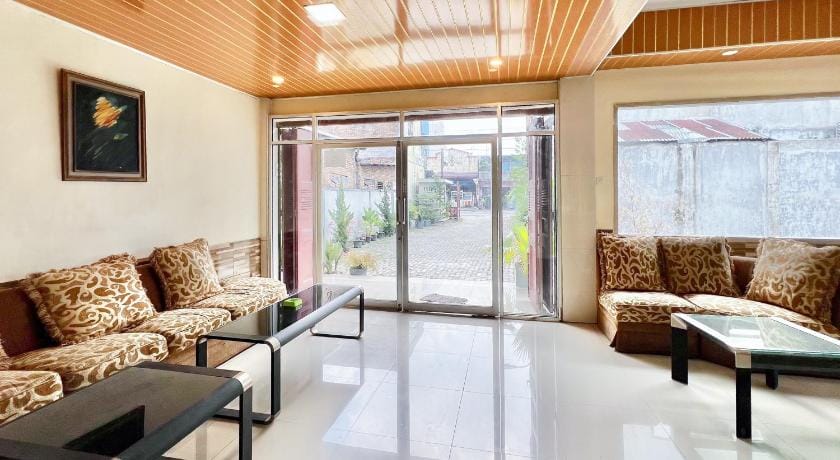 OYO 93066 D'niel Homestay Syariah Hotel in Indonesia