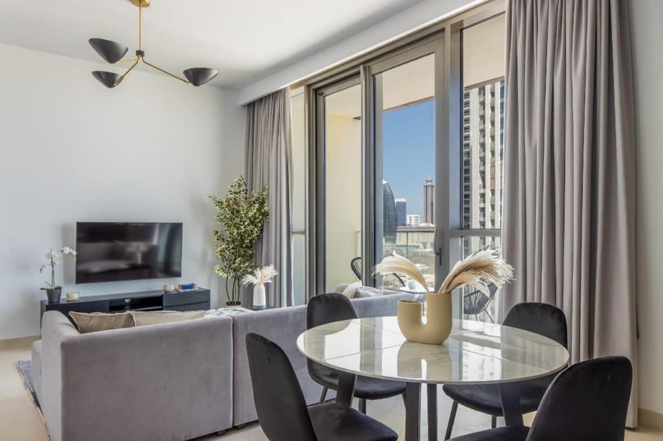 Silkhaus Elegant Pad with Balcony   Pool   Gym Apartment in Dubai