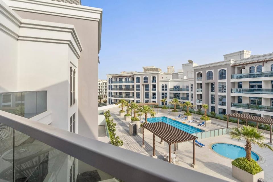 Silkhaus Luxurious Pool   Gym   Art Gardens Studio Apartment in Dubai