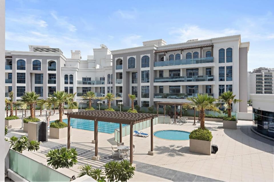 Silkhaus Modern in-house Kitchen  Pool Art Gardens Apartment in Dubai