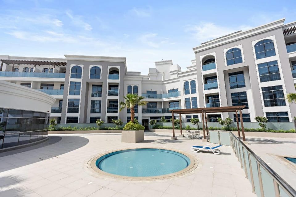 Silkhaus Modern in-house Kitchen  Pool Art Gardens Apartment in Dubai