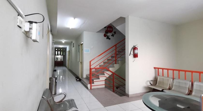 Kozy 15 Guesthouse Hotel in Surabaya