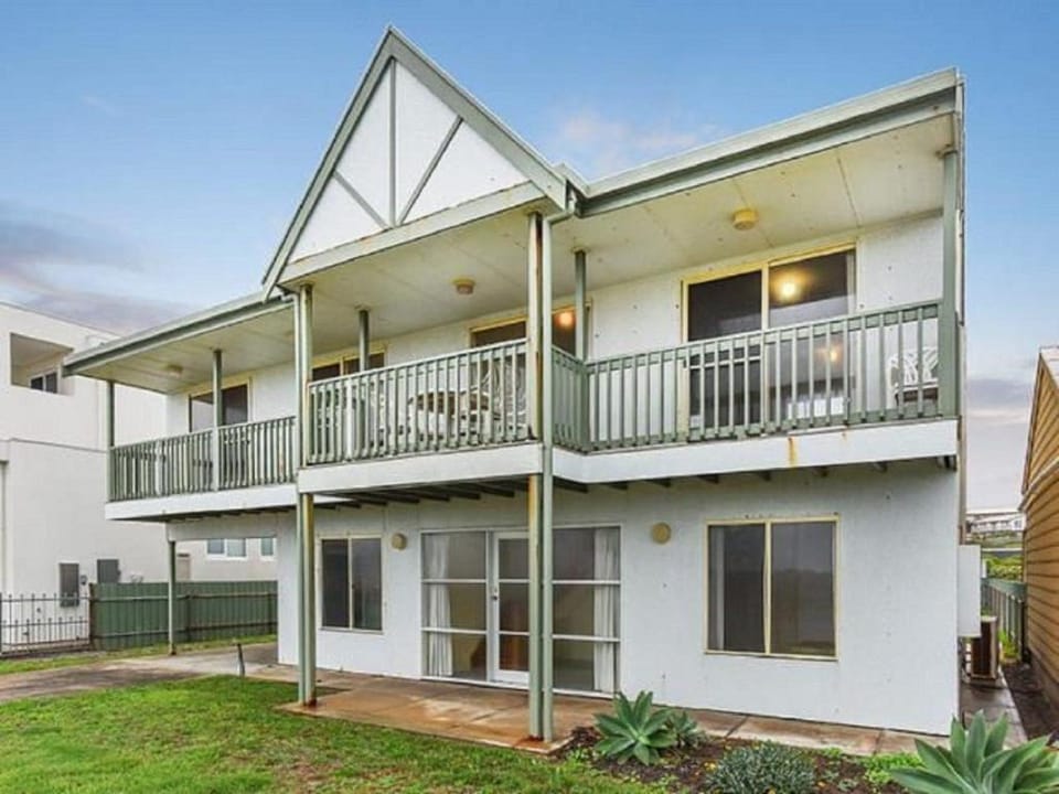 Tahren Beachfront Shack WiFi - Pet-Friendly Vacation rental in Middleton