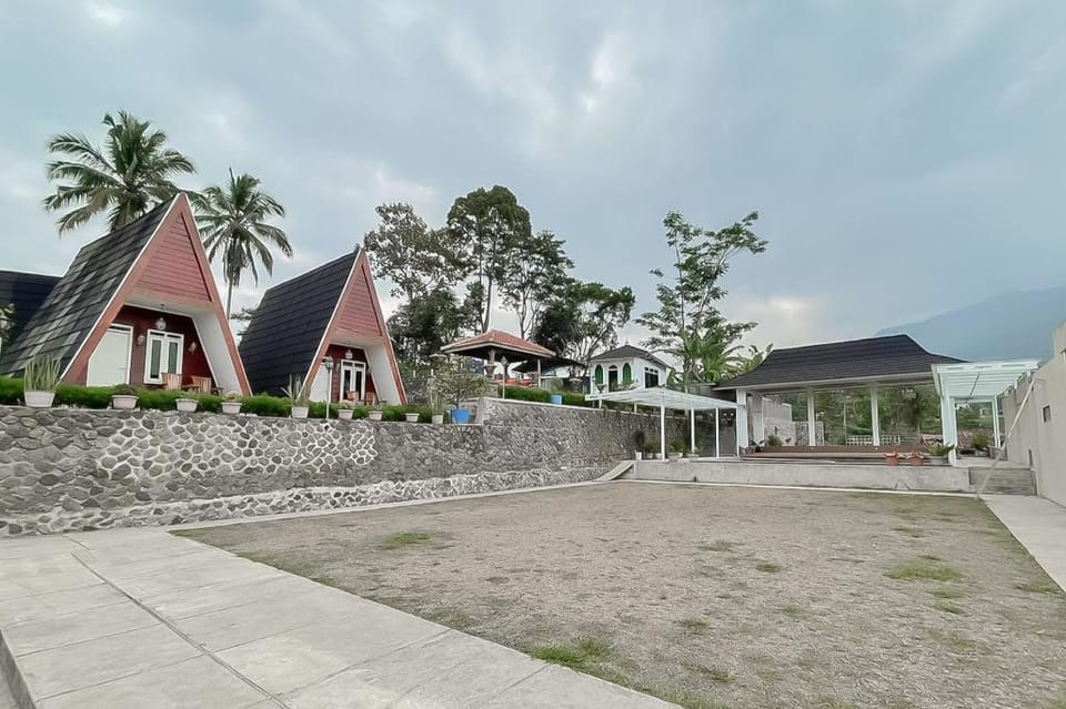 RedDoorz Resort Syariah @ Rancakalong Sumedang Hotel in West Java