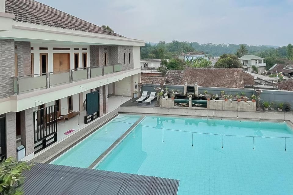 RedDoorz Resort Syariah @ Rancakalong Sumedang Hotel in West Java