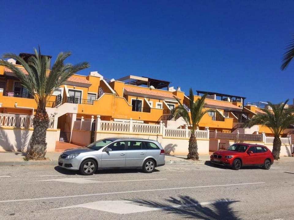 TERRAZA 50M2，500M A LA PLAYA+PISCINA(POOL)+WIFI Vacation rental in Alacantí
