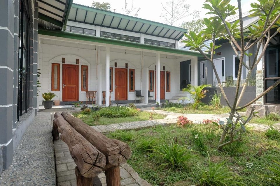 RedDoorz Syariah @ Jalan Dieng Wonosobo 2 Hotel in Indonesia