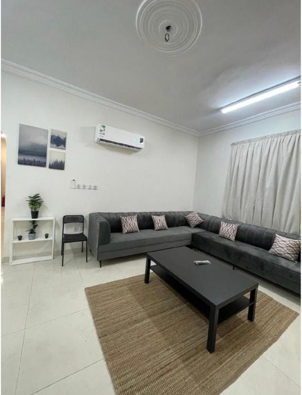 New 3Bedrooms, 10 Minutes From Al-Masjid -Nabawi Apartment in Medina