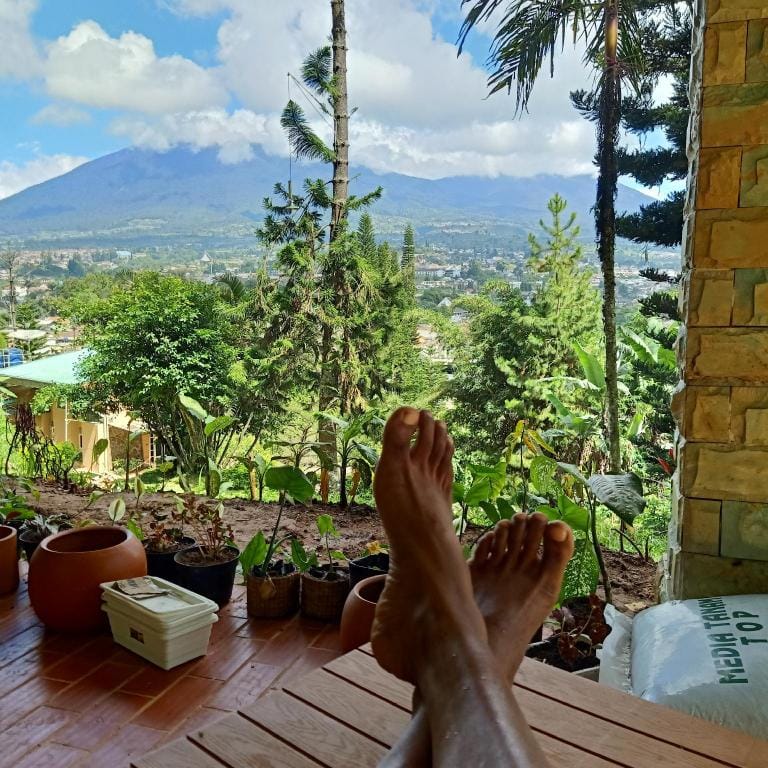 Glamping ReaVeeCafe Puncak Tenda 1 Orang Hotel in West Java