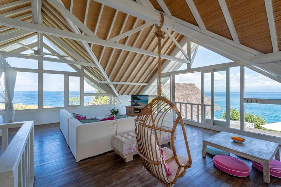 Villa Casa Del Mar | 3BR Oceanfront Nusa Lembongan Villa in Nusapenida