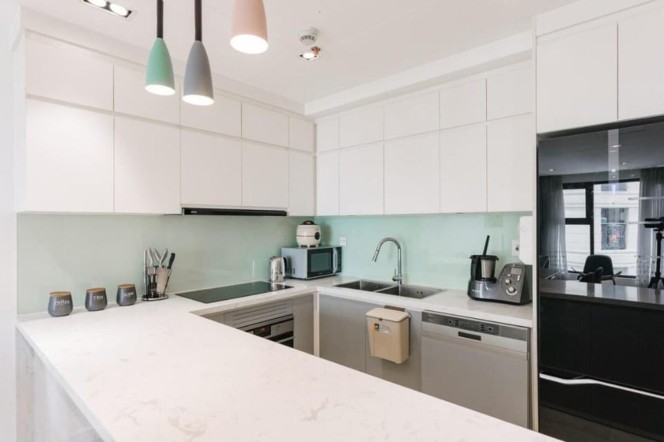 Westlake View| Family Aptm| Bathtub | Luxury Pool Apartment in Laos