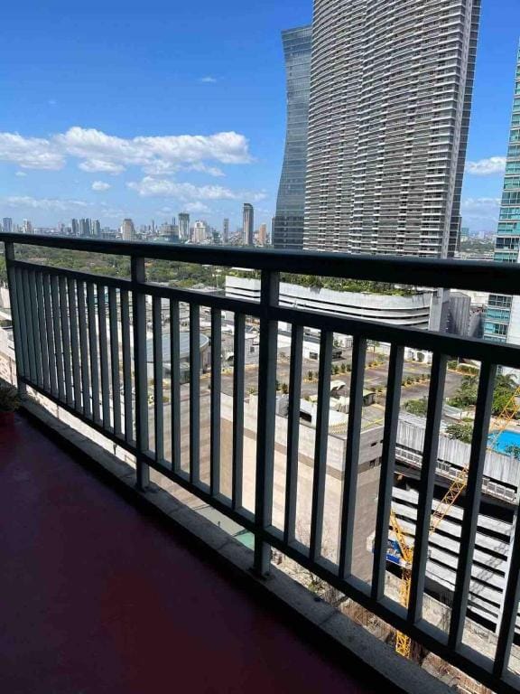 SHAW 69 sqm 2 br w WiFi, parking, across Shangrila Apartment in Mandaluyong