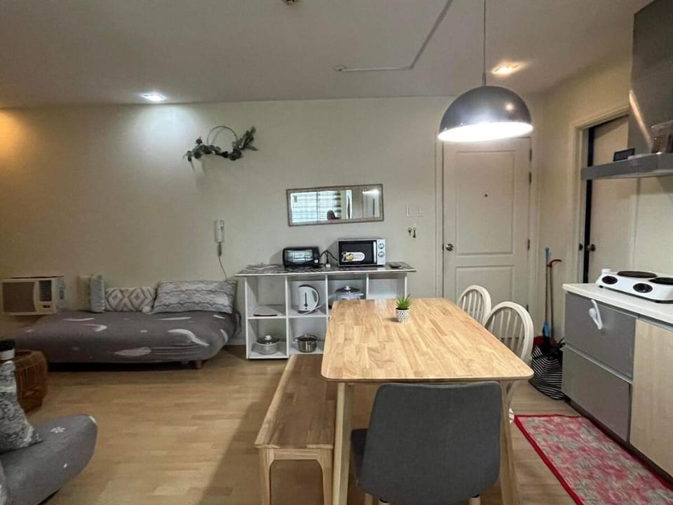 SHAW 69 sqm 2 br w WiFi, parking, across Shangrila Apartment in Mandaluyong