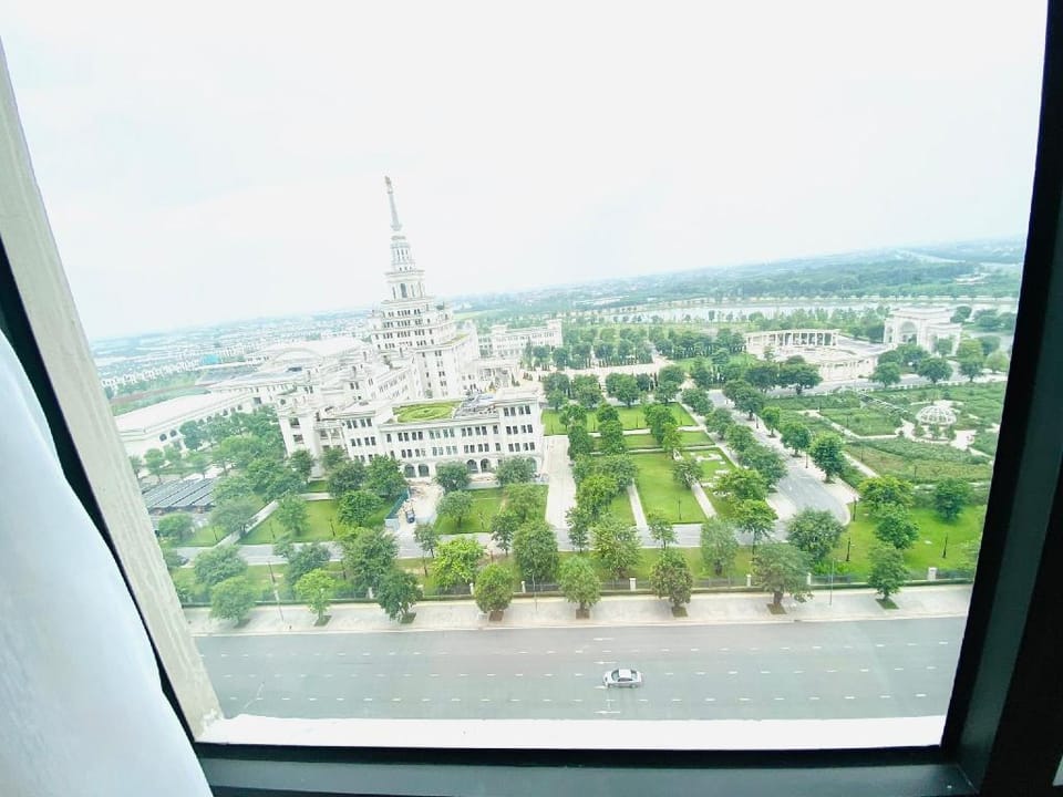 Vinhomes Ocean Park -3 bedrooms apt view Vins Uni  Apartment in Laos