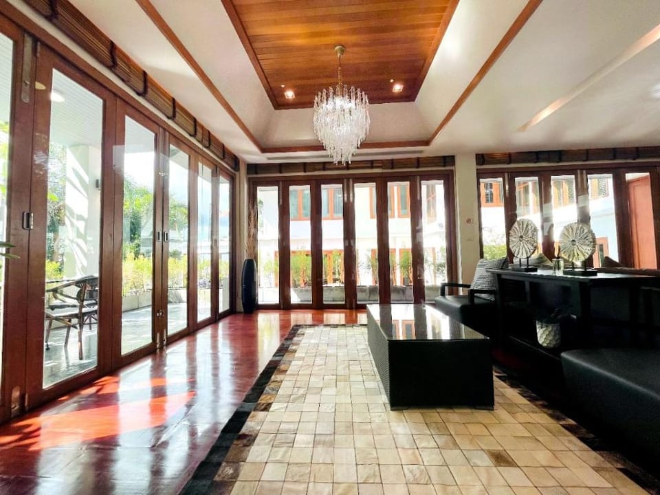 Yizen Beachfront Seaview Villa Villa in Pattaya City