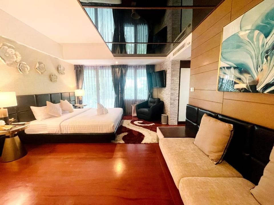 Yizen Beachfront Seaview Villa Villa in Pattaya City