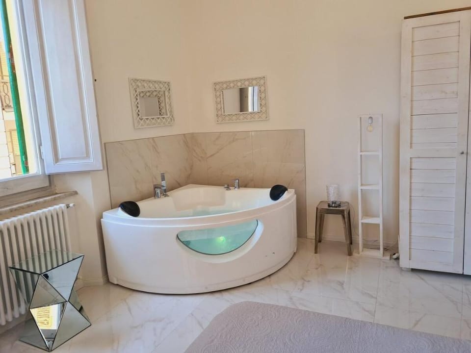 Allegra Viareggio SUITE con vasca idromassaggio Vacation rental in Viareggio