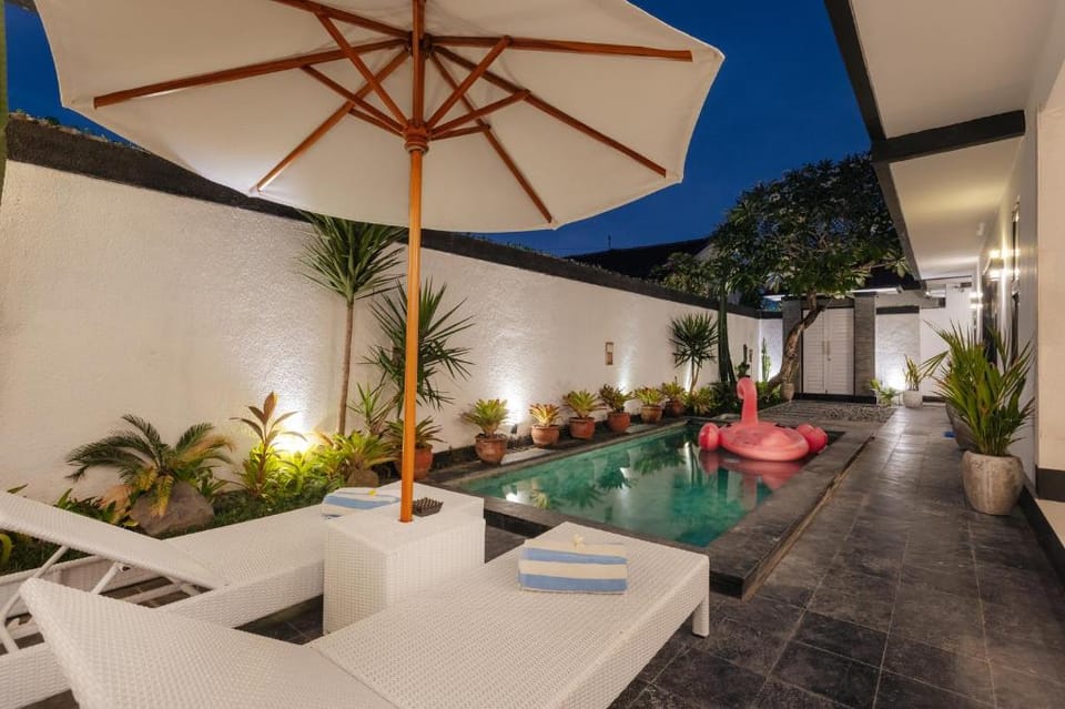 Villa Sri, Seminyak- 3 Bedroom Stylish Pool Villa! Villa in North Kuta