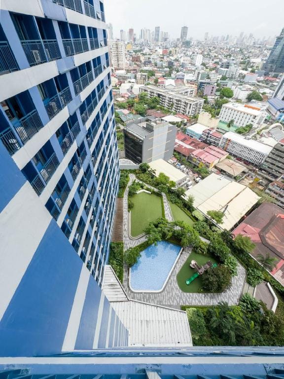 IG-worthy Modern 1BR in Air Residences 2X26 Apartment in Makati