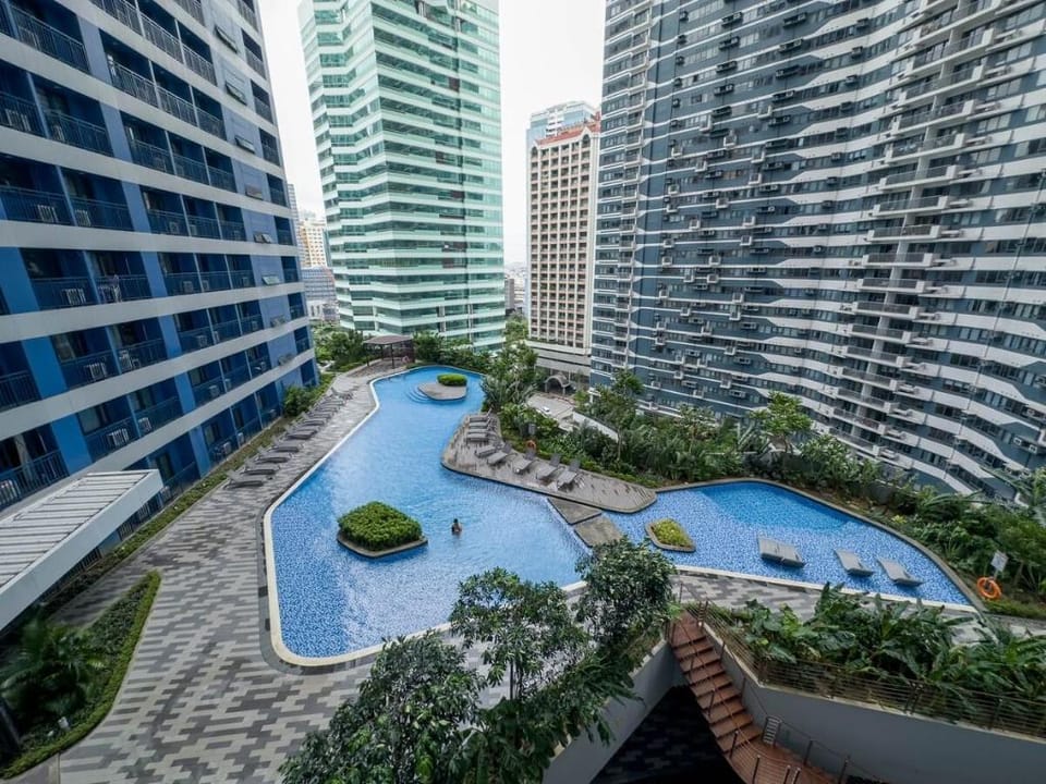 Modern 1 Bedroom  facing Ayala Ave Fit Family 2X45 Apartment in Makati