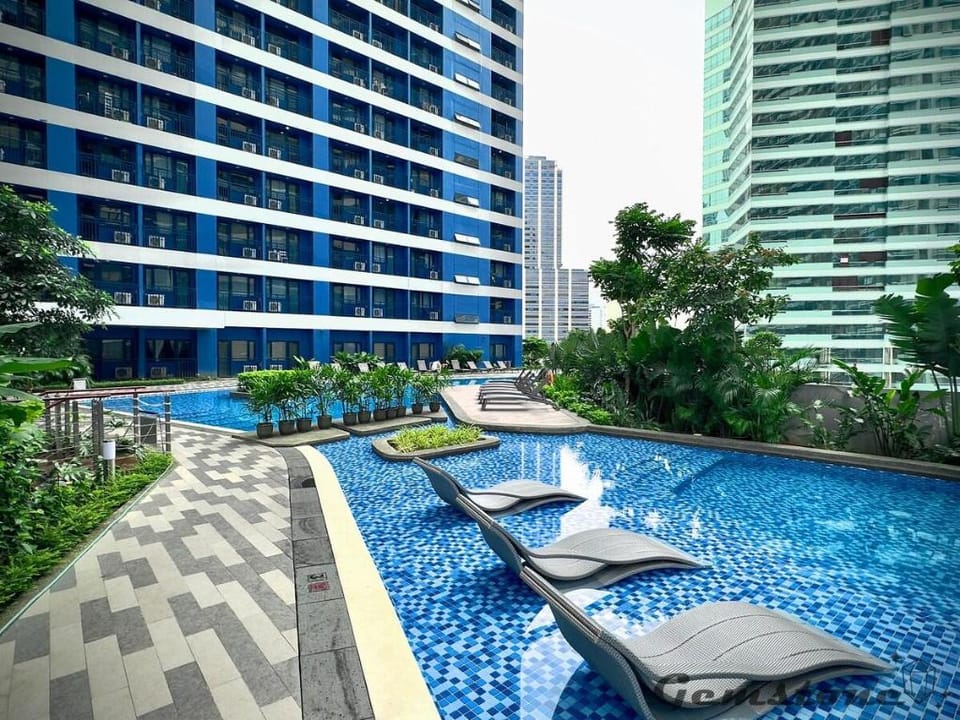 Modern 1 Bedroom  facing Ayala Ave Fit Family 2X45 Apartment in Makati