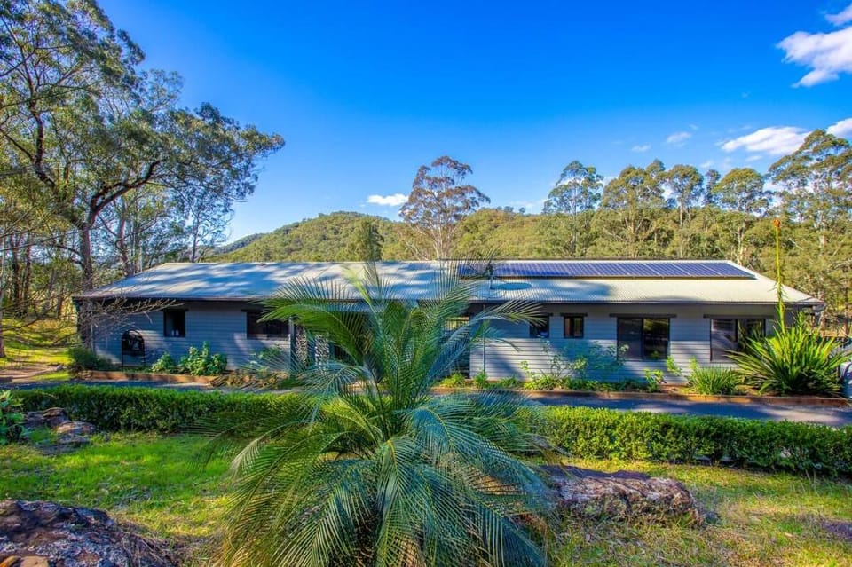 Luxury Homestead on 20 acres with pool - Sleeps 22 Vacation rental in New South Wales