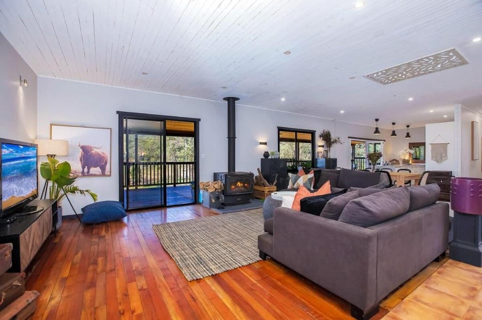 Luxury Homestead on 20 acres with pool - Sleeps 22 Vacation rental in New South Wales
