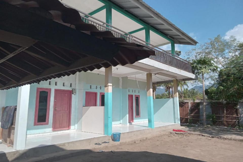 OYO Life 93015 Kos Anto Hotel in Pemenang