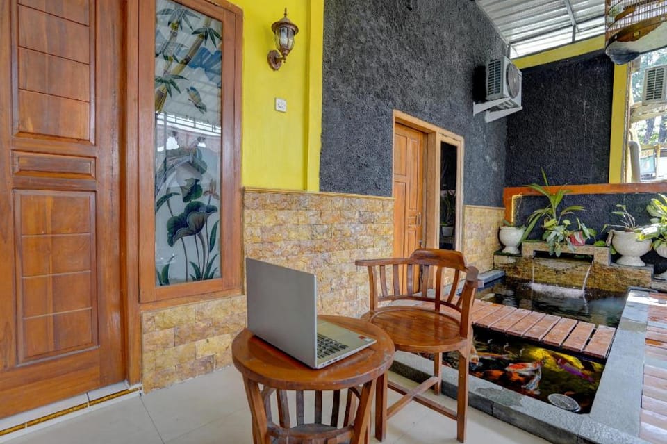 OYO Life 92840 Wisma Morricco Hotel in East Java