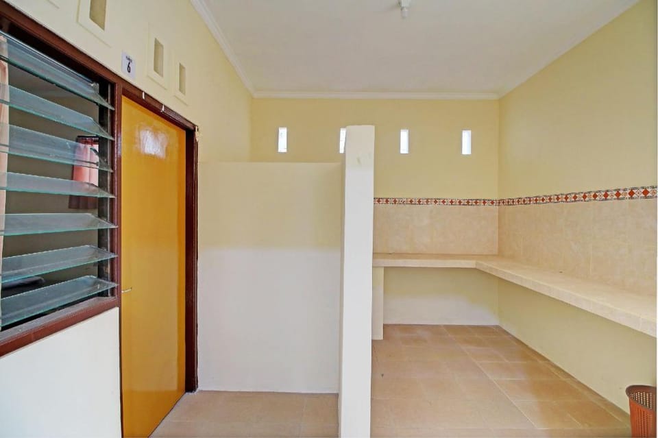 OYO Life  92953 Nirmala Kost Hotel in Buleleng