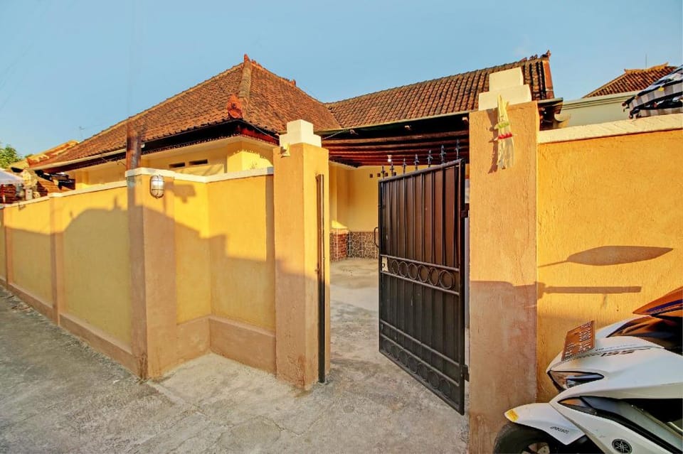 OYO Life  92953 Nirmala Kost Hotel in Buleleng