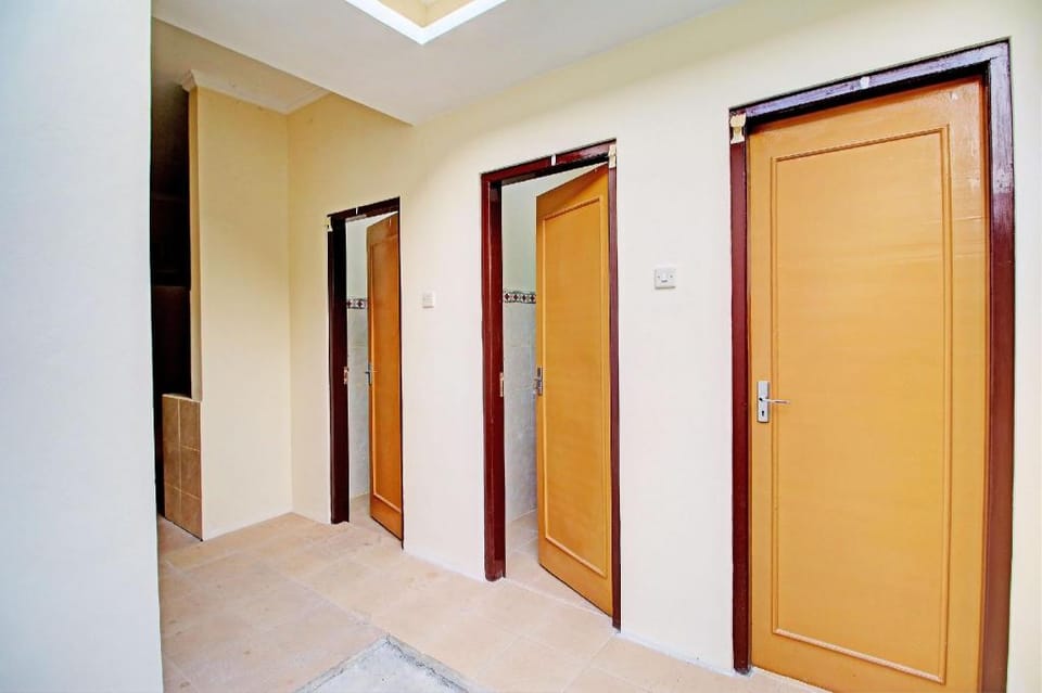 OYO Life  92953 Nirmala Kost Hotel in Buleleng
