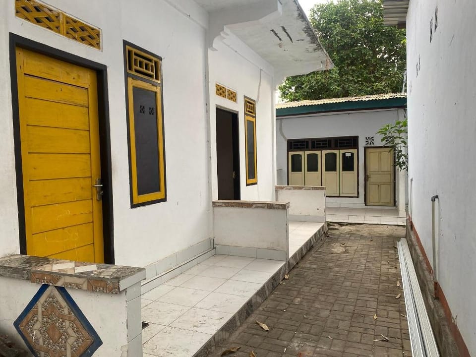 OYO Life Kos Bu Luh Mangku Hotel in West Nusa Tenggara, Indonesia
