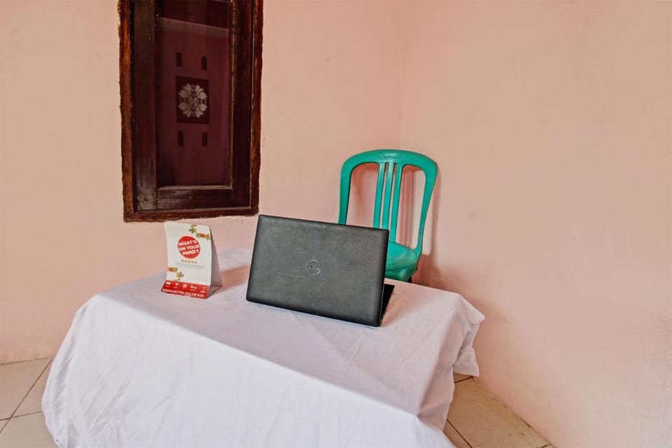OYO Life 93058 Kos Subur Hotel in Pemenang