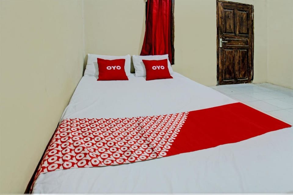 OYO Life 93058 Kos Subur Hotel in Pemenang