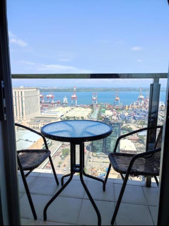 Sea View Balcony Apartment, Sunvida Tower Apartment in Lapu-Lapu City