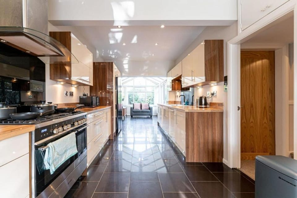 Spacious 3 Bedroom house in Edgbaston with parking Apartment in Birmingham
