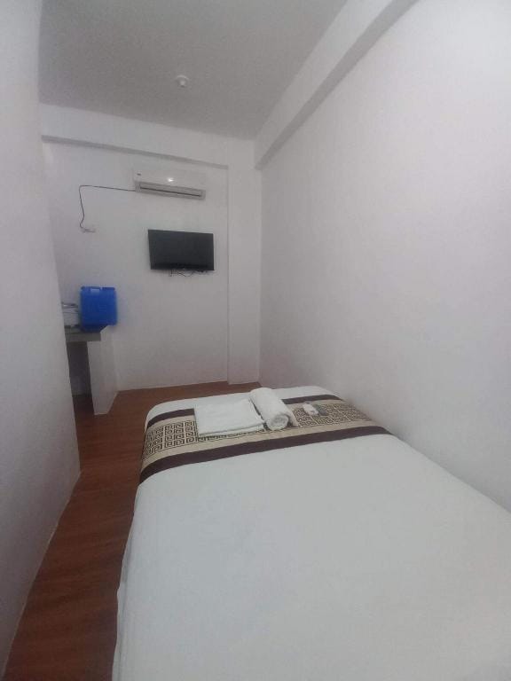 Room 205 2nd floor double bed near sm/robinso Vacation rental in Angeles