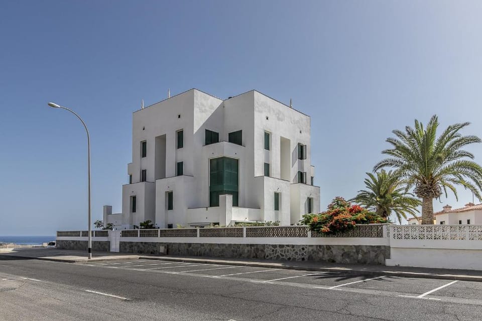 EDEN RENTALS Oceanfront Hideaway Apartment in Canary Islands