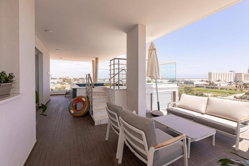 The Grand Sunny Zakaki Penthouse Apartment in Limassol City
