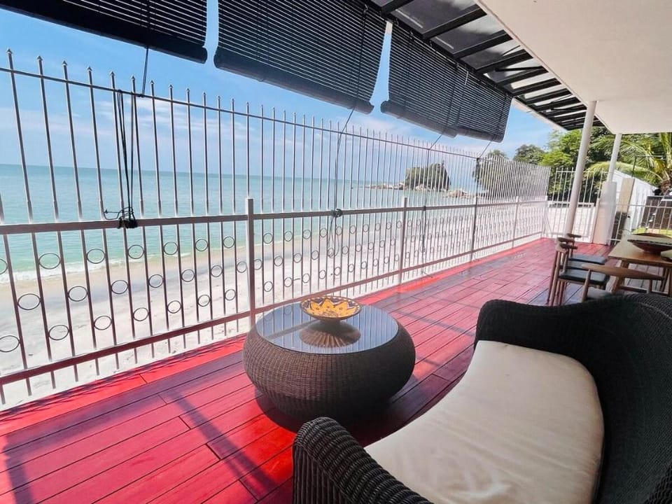 Luxury Beach-front Haven-seaview pool & many more! Vacation rental in Penang