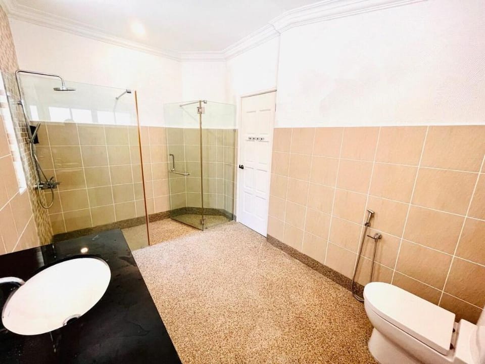 Luxury Beach-front Haven-seaview pool & many more! Vacation rental in Penang