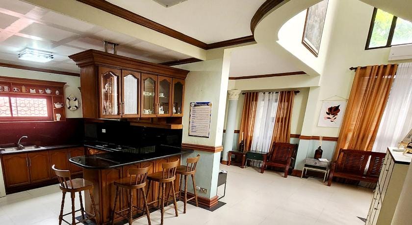 Leynes Taal lake Resort and Hostel Hostel in Tagaytay