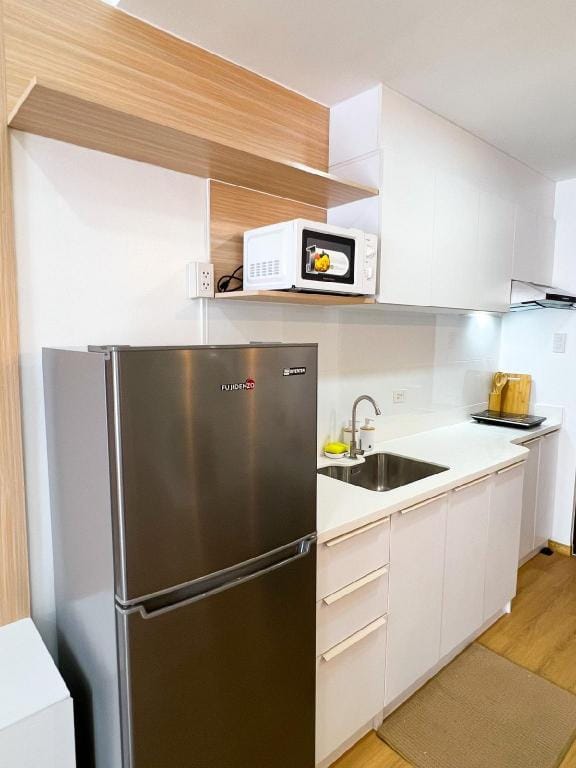 Spacious Minimalist unit near CebuITPark w/Parking Vacation rental in Lapu-Lapu City