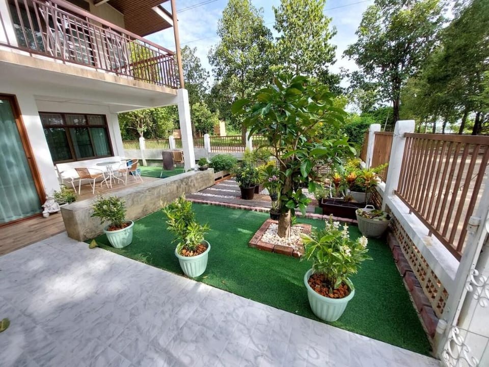 Riverside, Entire 2nd floor, 3 rooms Vacation rental in Laos