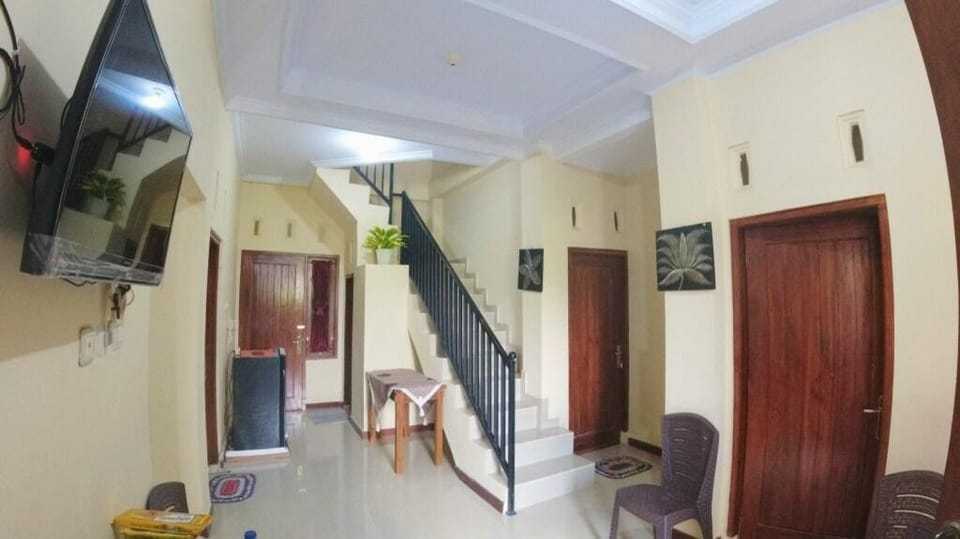 Full House 7 Bedroom @Eltanin Homestay by FH Stay Vacation rental in Special Region of Yogyakarta