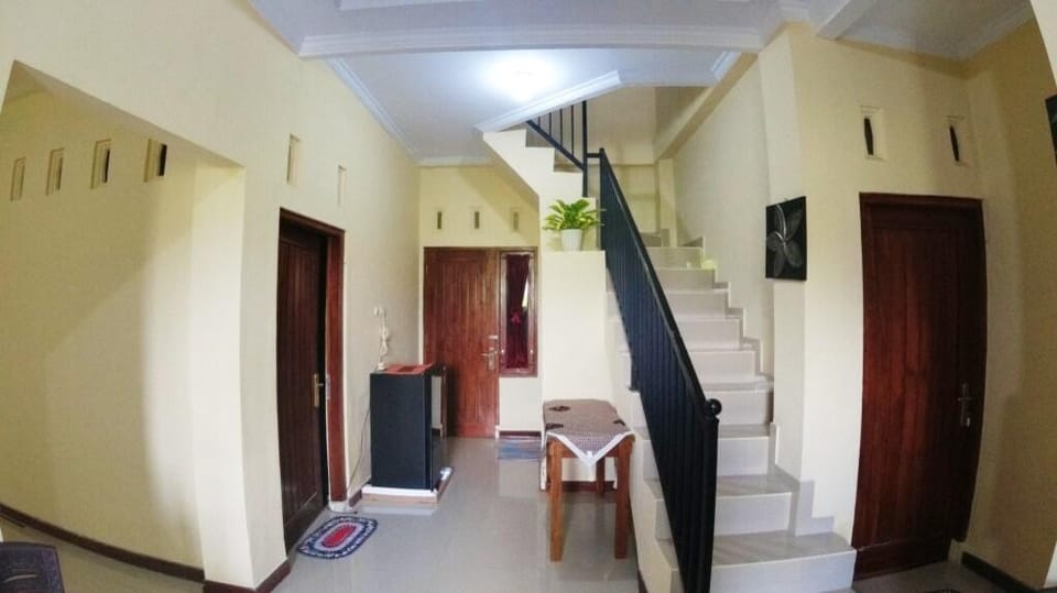 Full House 7 Bedroom @Eltanin Homestay by FH Stay Vacation rental in Special Region of Yogyakarta